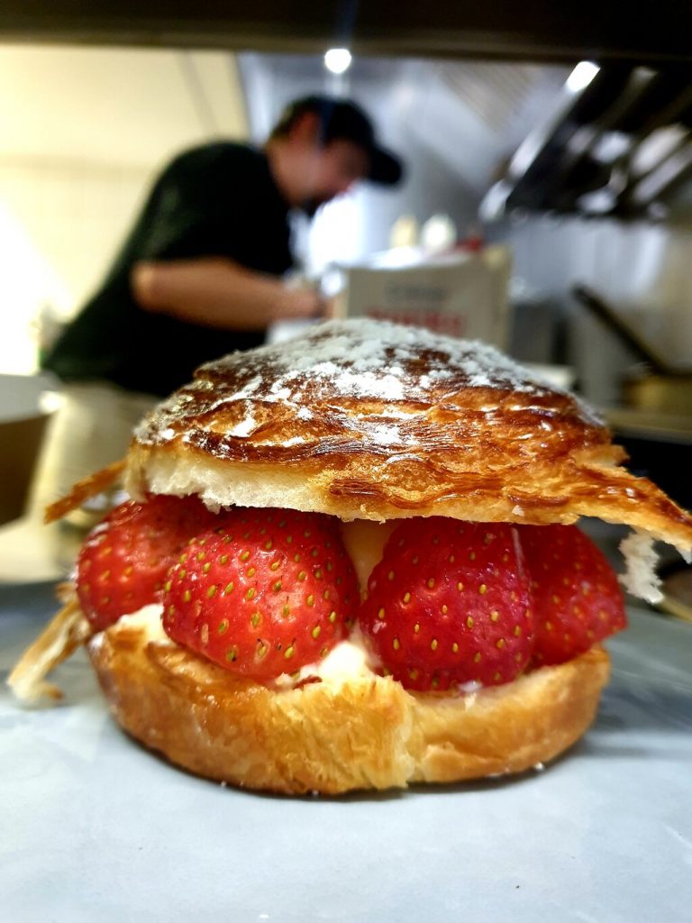 bun n roll aux fraises 768x1024
