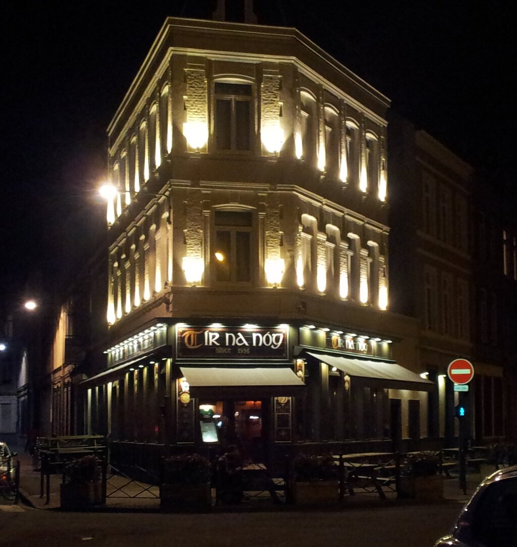 facade du pub la nuit
