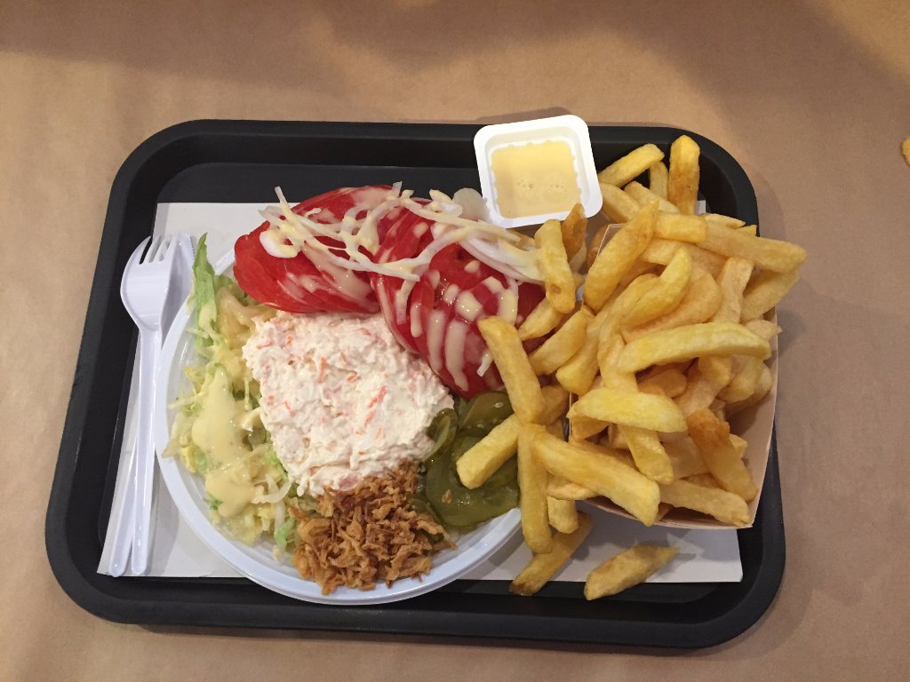 frite crabe une salade