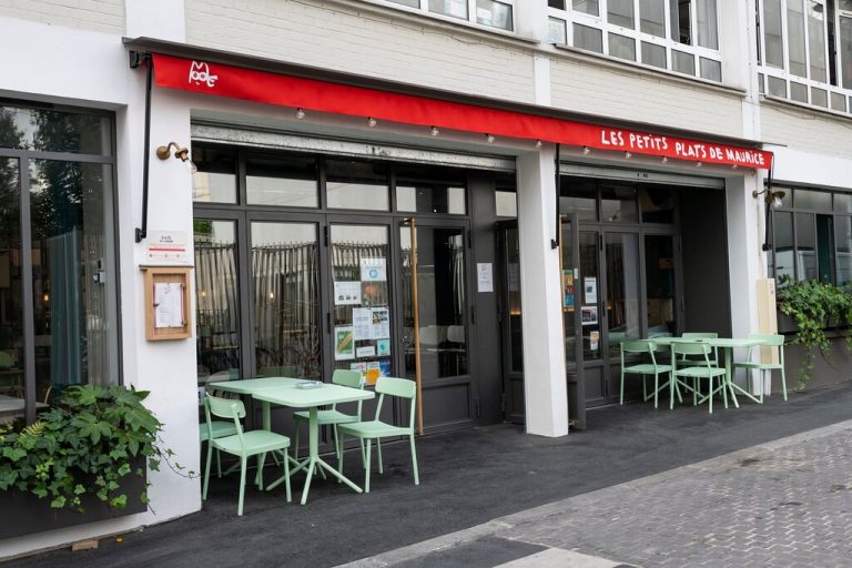 la devanture et terrasse 768x512