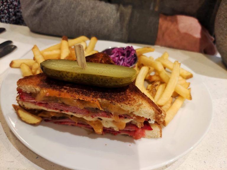 pastrami de boeuf cheddar 768x576
