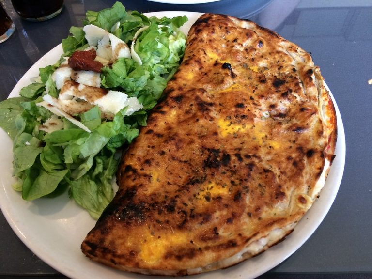 pizza calzone 768x576