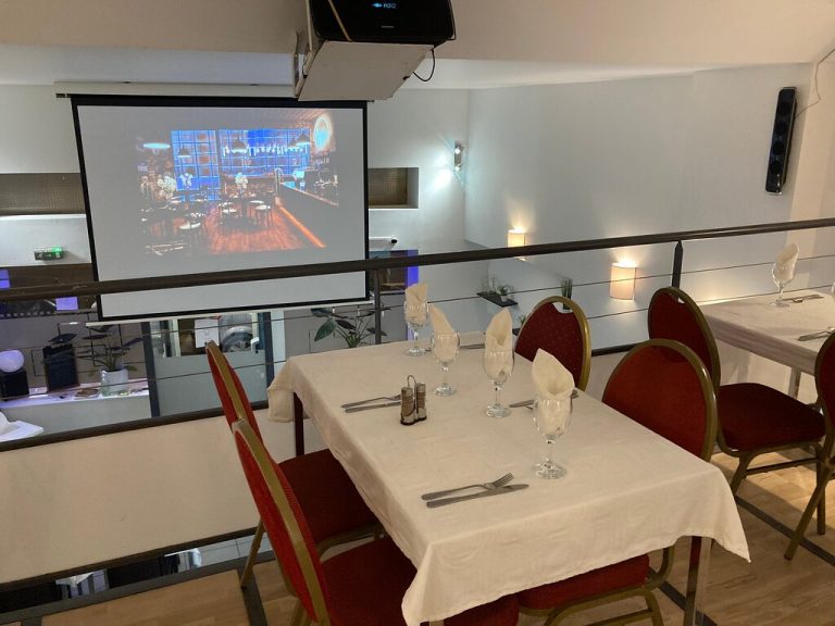 salle en mezzanine et 768x576