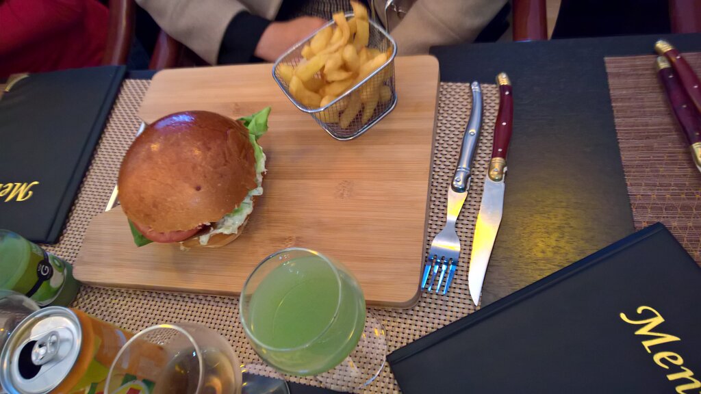 un burger et le frites