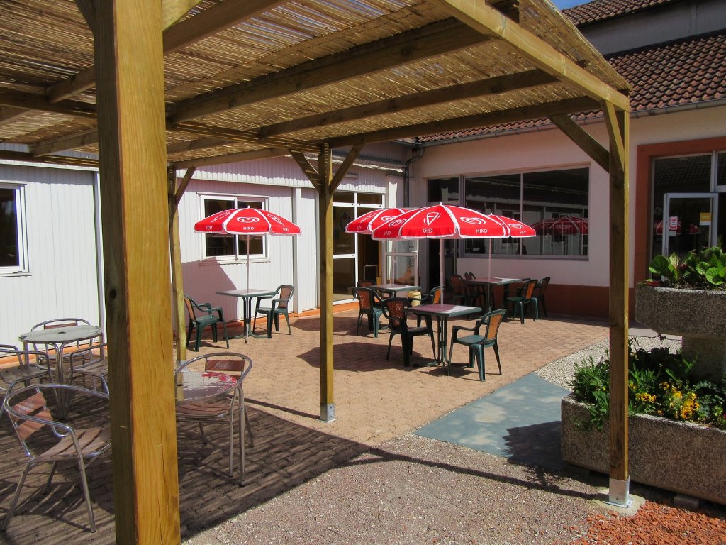 a l ombre des cannisses