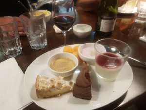 assortiment de desserts 300x225