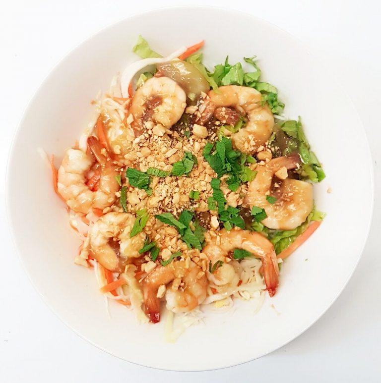 bun tom 768x773