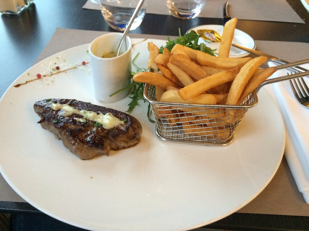 carne grelhada com molho