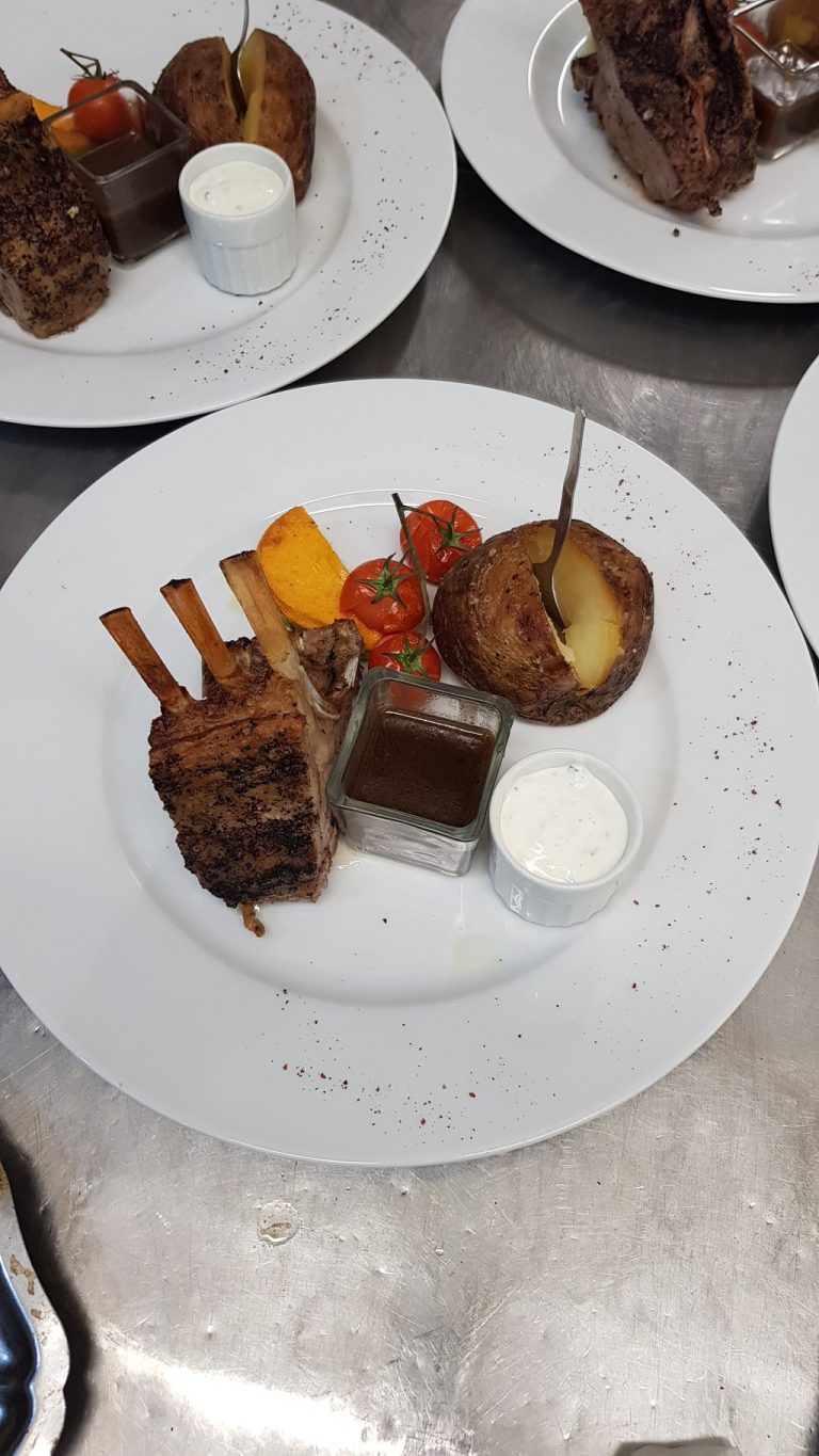 carre d agneau roti au 768x1365