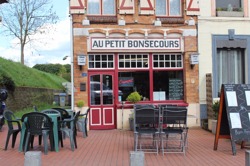 facade avec sa terrasse