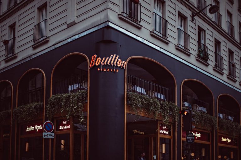 facade place pigalle 768x512