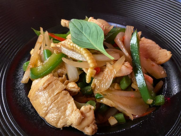 gai pad grapao 768x576