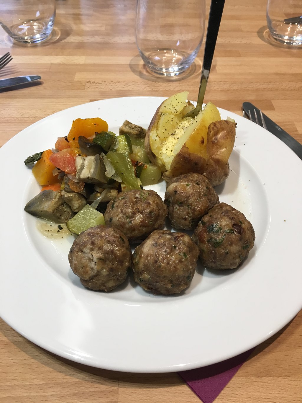 karavaki au jardin du