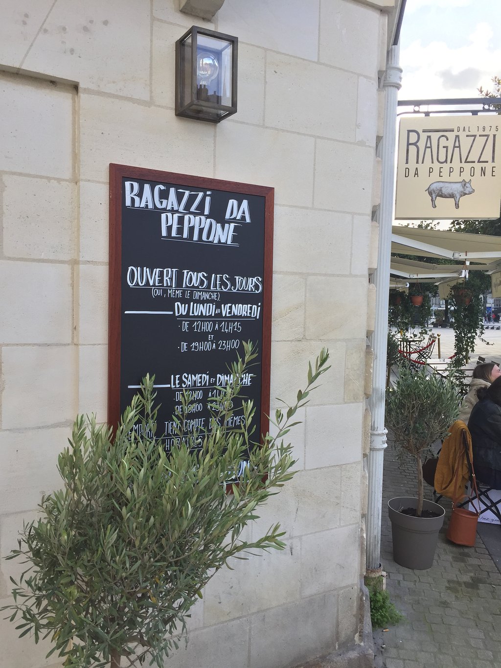 l enseigne du restaurant