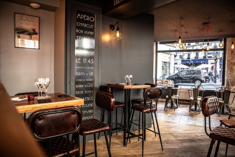 l interieur du 1745 pigalle 768x512