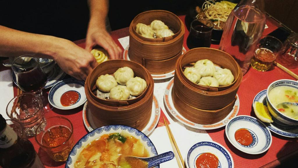 momos vegetariens soupe