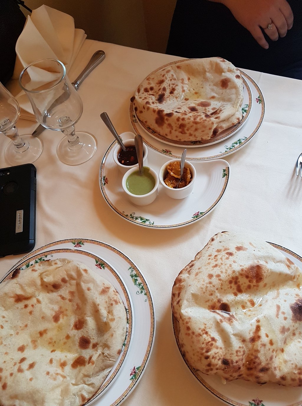 naan cheese y sus salsas