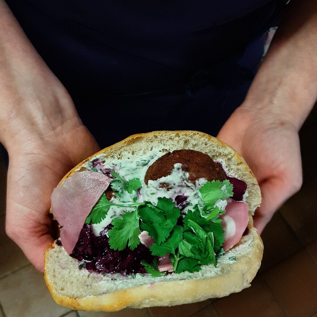 pita falafels legumes