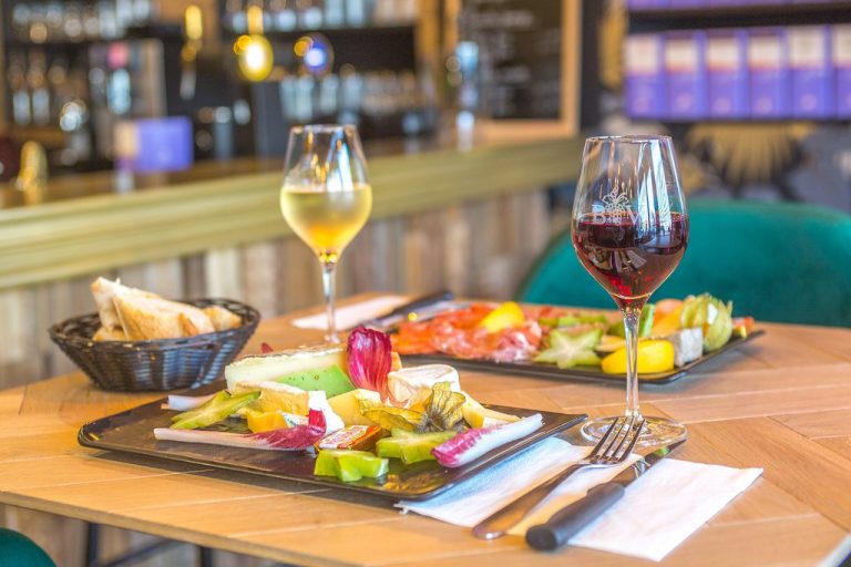 planches de charcuterie 768x512