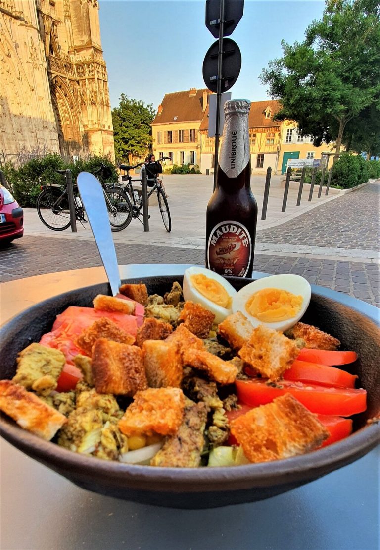 poutine et biere 768x1109