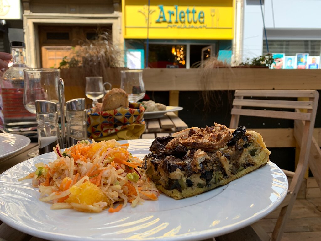 quiche et coleslaw selon