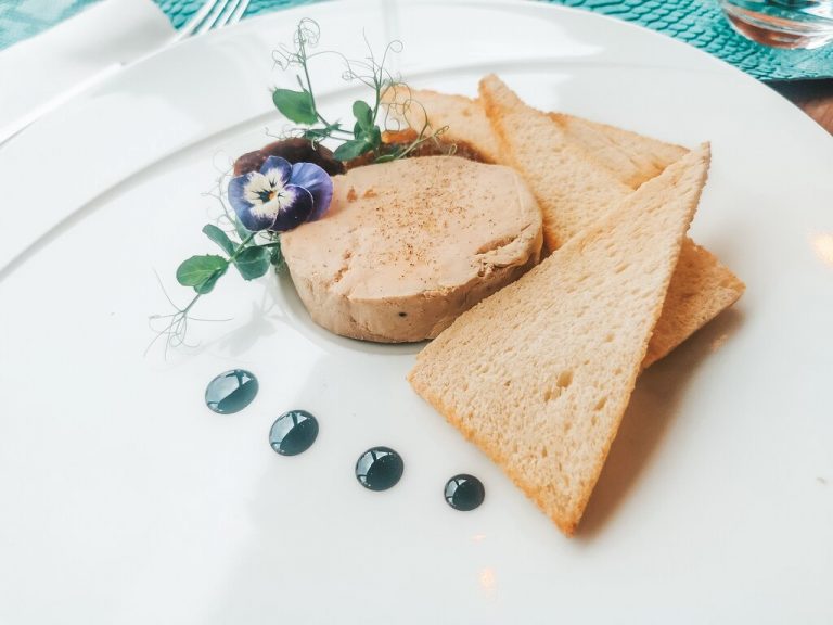 restaurant l authentic 768x576