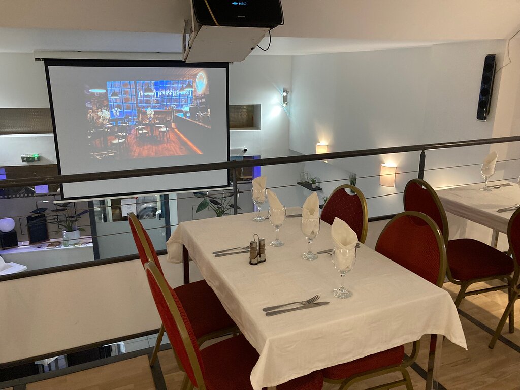 salle en mezzanine et