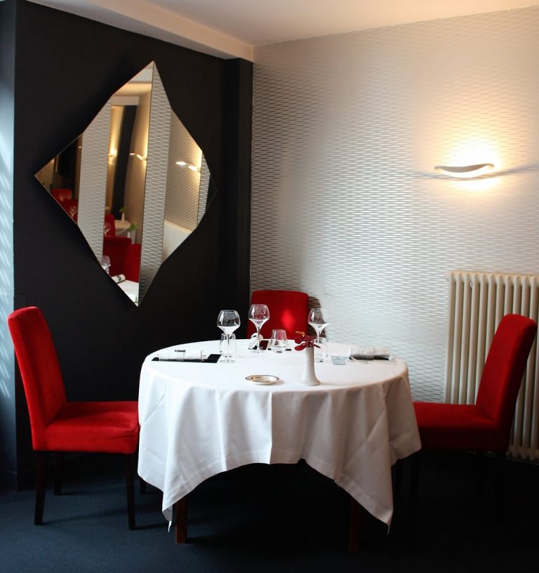 salle rouge 768x816