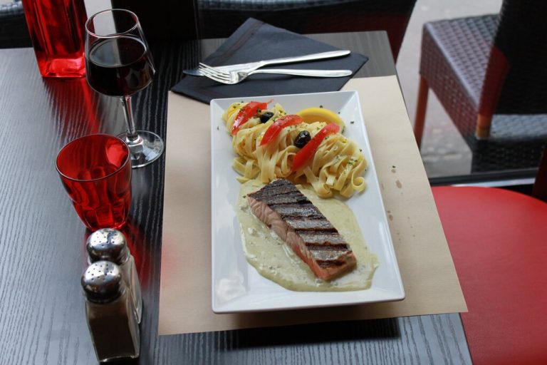 saumon grille 768x512