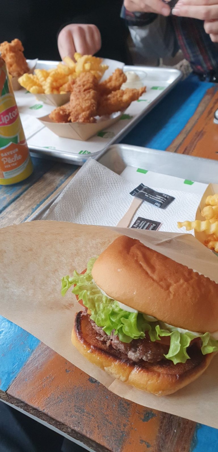 shake n out burger 768x1589