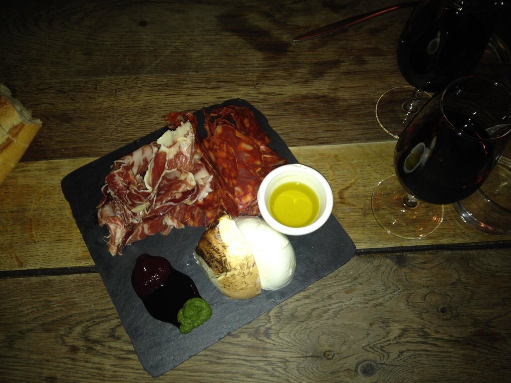 tagliere servito su ardesia