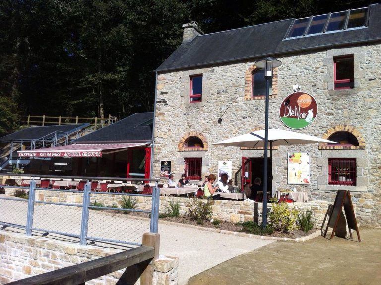 terrasse au bord de l 768x574